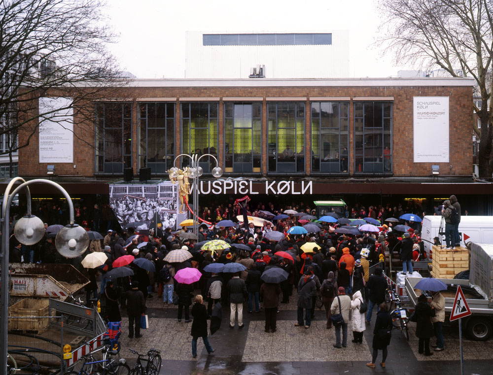 Protest am Schauspielhaus